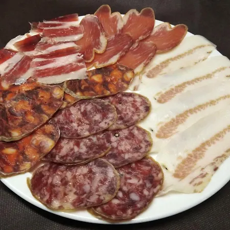Asador Villarroya بيت ضيافة *